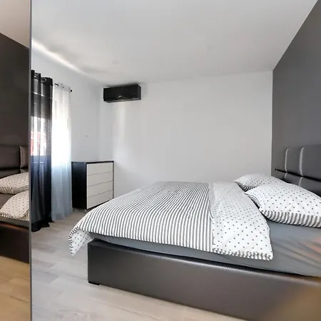Apartmani More *
