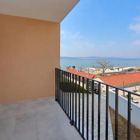 Apartmani More דירה ביבינייה