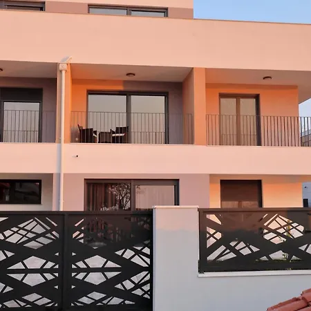 Apartmani More * ביבינייה