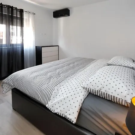Apartmani More *