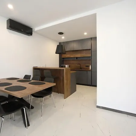 דירה Apartmani More ביבינייה