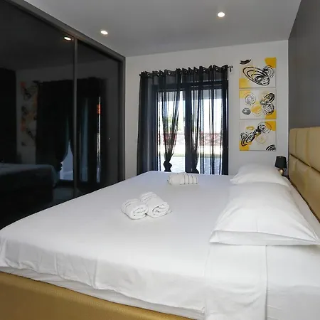 Apartmani More * ביבינייה