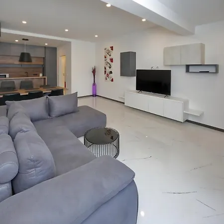 Apartmani More * ביבינייה
